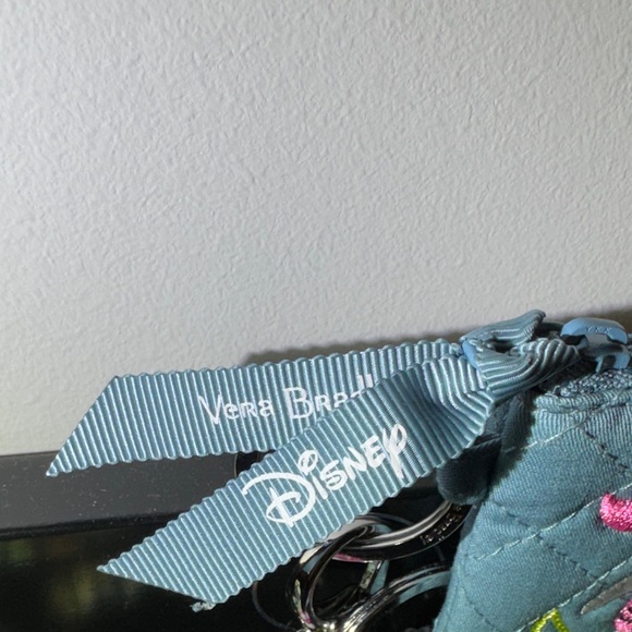 Disney x Vera Bradley Piglet Card Key Lanyard - Picture 4 of 8